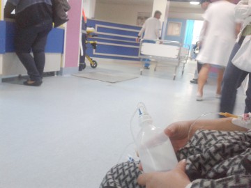 Purgatoriul de la Spitalul Judeţean Constanţa: Pacienţii aşteaptă în chinuri cu orele, ţiganii fac scandal în Urgenţă!